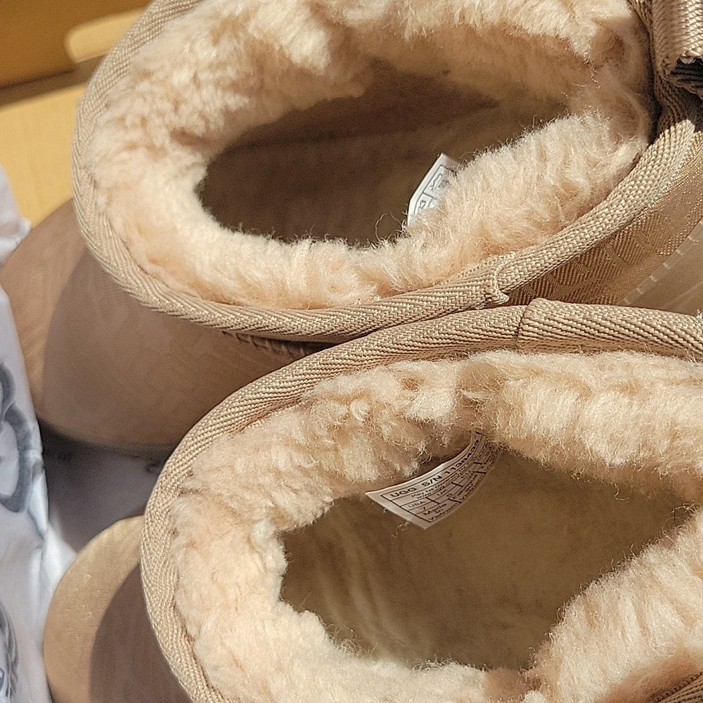 UGG Ankle Boots - Picture 4 of 6